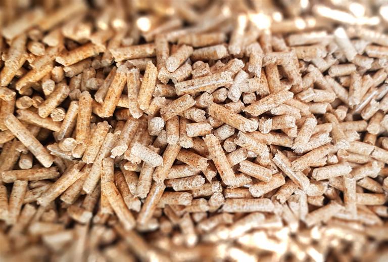 Zu sehen sind Holzpellets