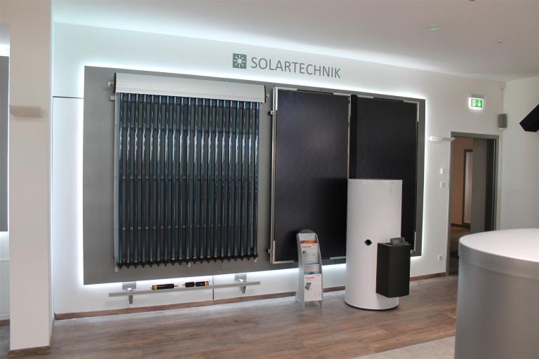Solarkollektoren in der SanTHERM Ausstellung Verkaufsraum
