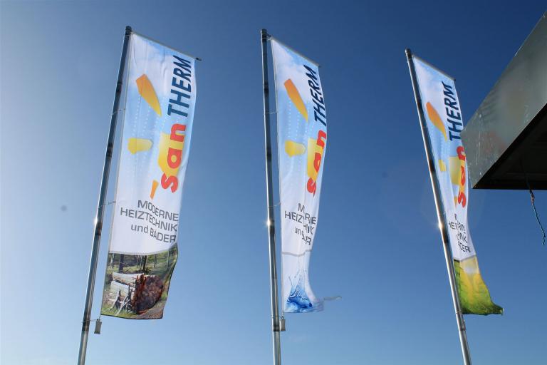 3 SanTHERM  Flaggen im Außenbereich